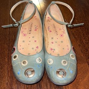 Playful embellished appliqués wedged shoes